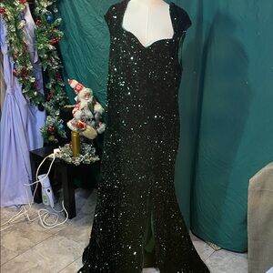 Elegant Green Sequin Evening Gown